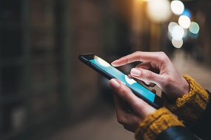 http://point%20finger%20on%20screen%20mobile%20phone%20closeup,%20person%20texting%20text